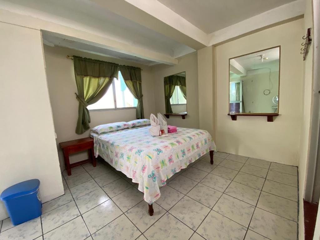 Historico Hostal Elizabeth Puerto Ayora  Kültér fotó