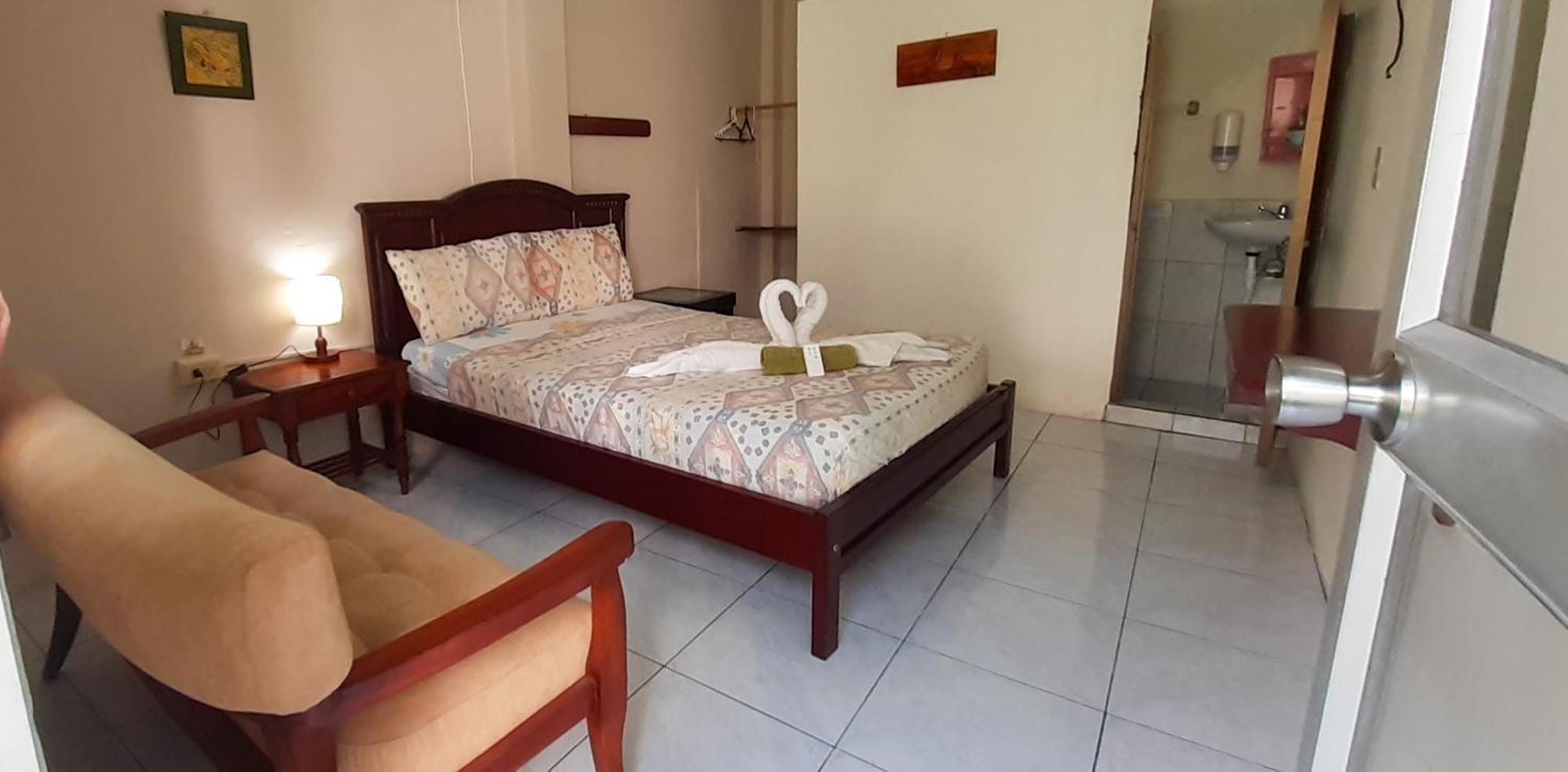 Historico Hostal Elizabeth Puerto Ayora  Kültér fotó